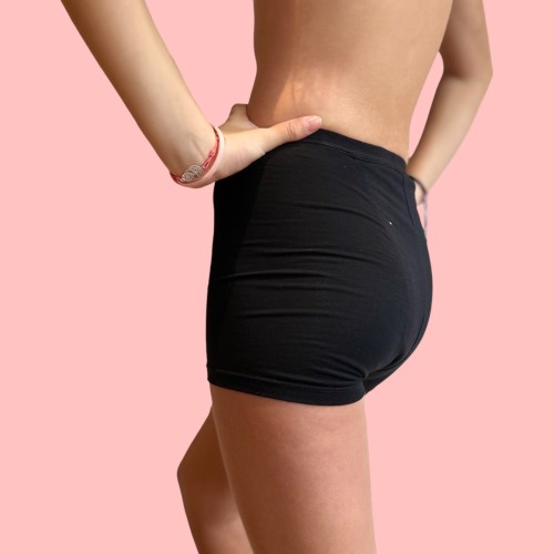 Shorty Menstruel pour ado Pablo Noir – Protection Flux Léger à Abondant | Descapucines